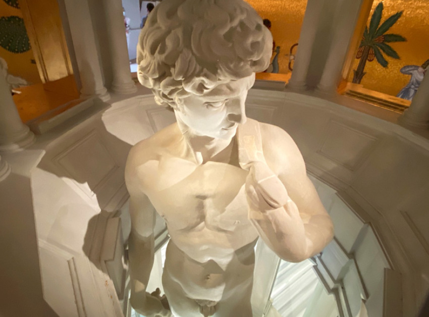 Statue-of-“David”-in-the-Italian-Pavilion Image